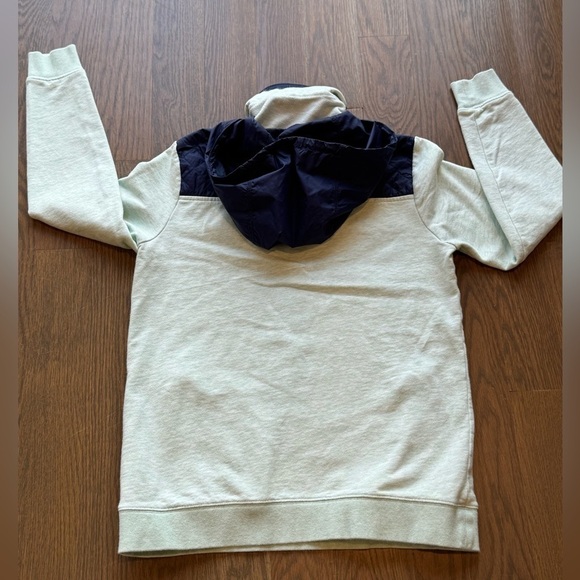 Vineyard Vines Performance
Quilted Nylon Snap Shep Shirt
Women's Sz XXS H - Picture 6 of 8